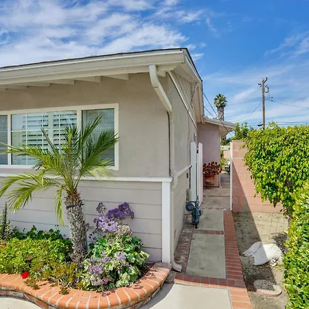 Cozy Couple's Oasis W/ Pool: 3 Mi To Disneyland! Apartment