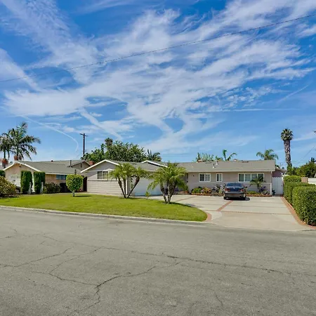 Apartment Cozy Couple's Oasis W/ Pool: 3 Mi To Disneyland!
