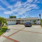 Cozy Couple\'S Oasis W/ Pool: 3 Mi To Disneyland!